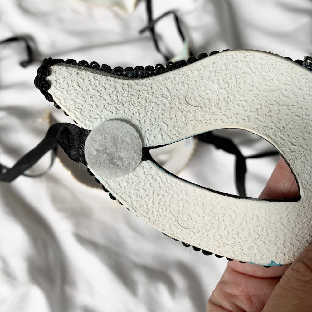 Masquerade Mask - Picture 9 of 10
